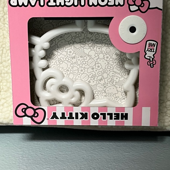 Hello Kitty White Design - Picture 4 of 6